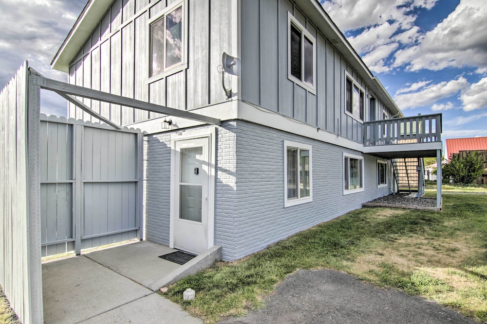Montana's Emigrant Peaks Getaway: Apt w/ Mtn Views