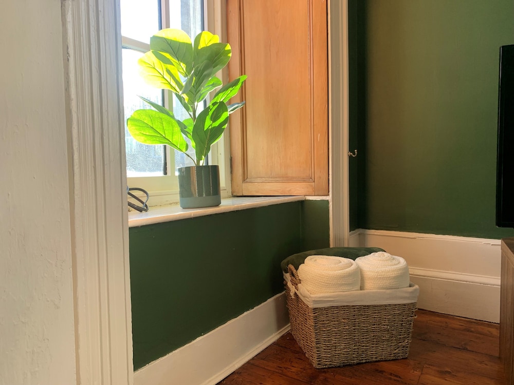 City Centre - 1 Bed - Sleeps 2 - Pet Friendly view 4