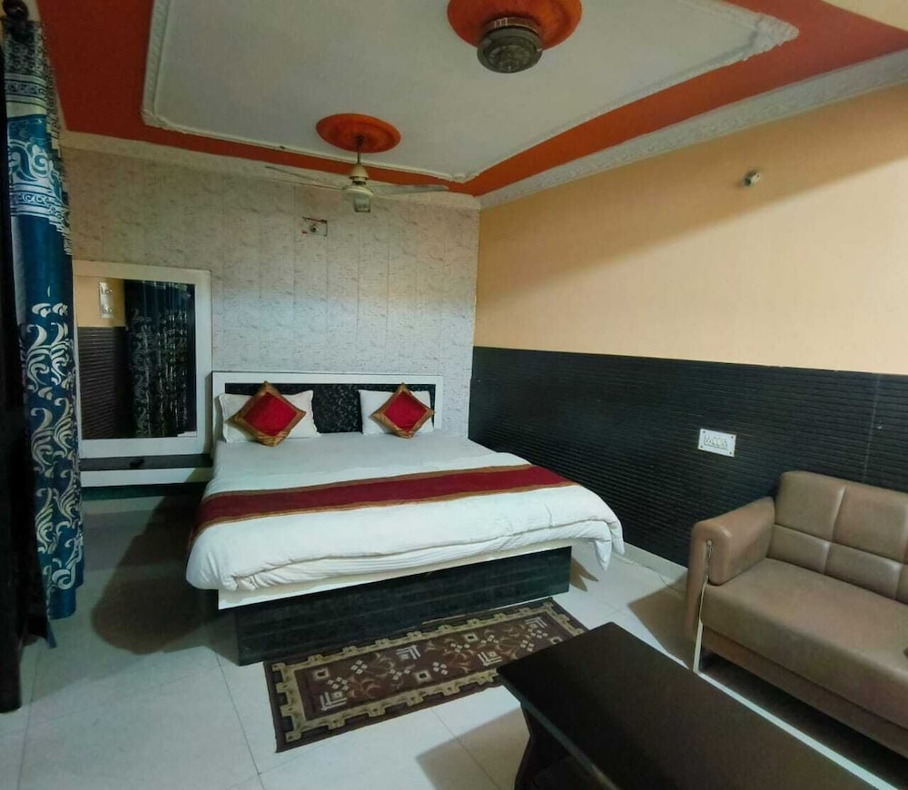 Hotel J B Palace