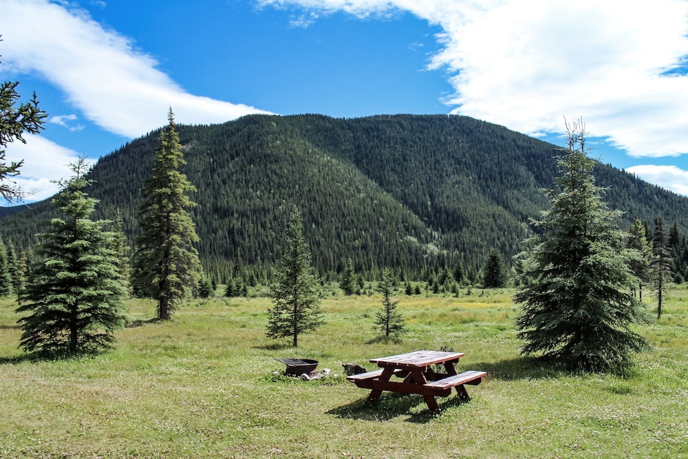 Rock Lake Lodge