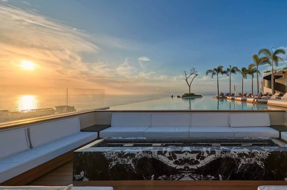 Soho PV Stunning Views Luxury Heated Rooftop Pool