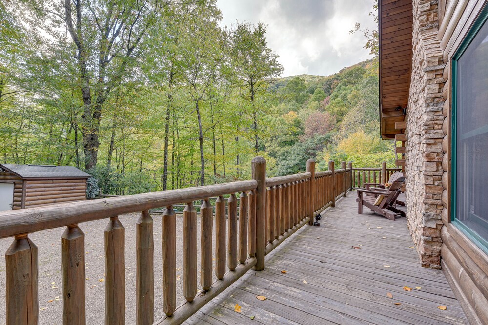 Creekside Maggie Valley Cabin: 2 Mi to Skiing! view 5