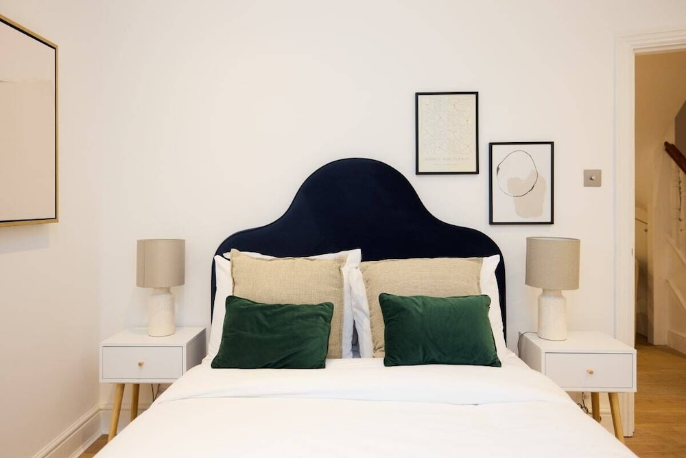 The Belsize Park Place - Charming 6bdr Home With Garden