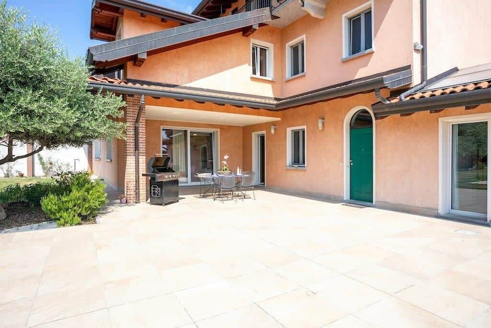 Villa Near Milan With Swimming Pool