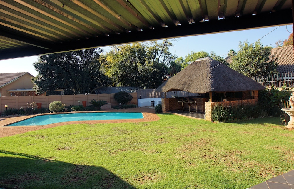 Linga Longa Guest House view 3