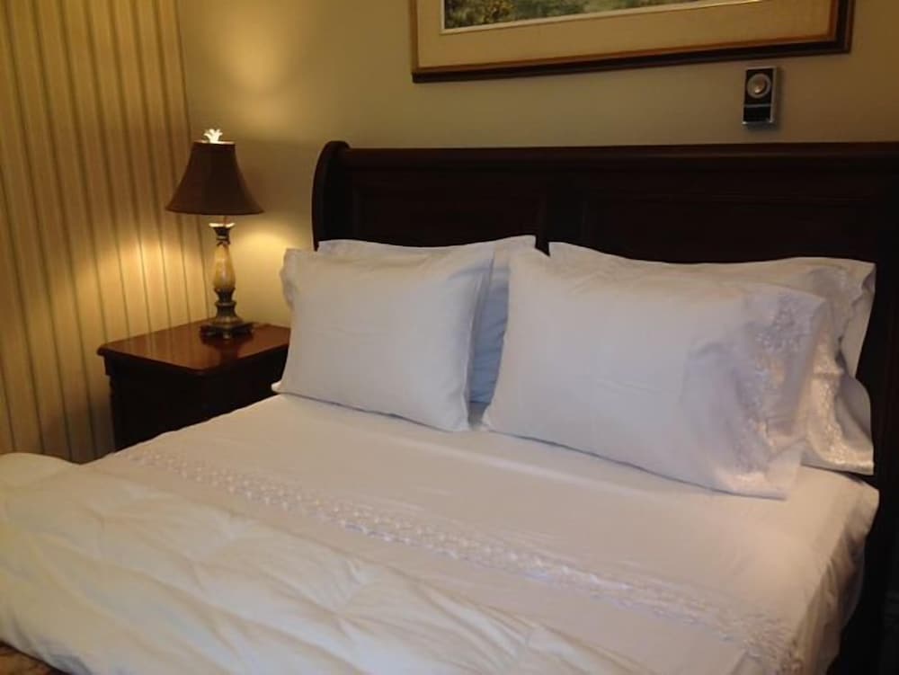 Brockville Vacations - The Noble Suites - Property Image 62