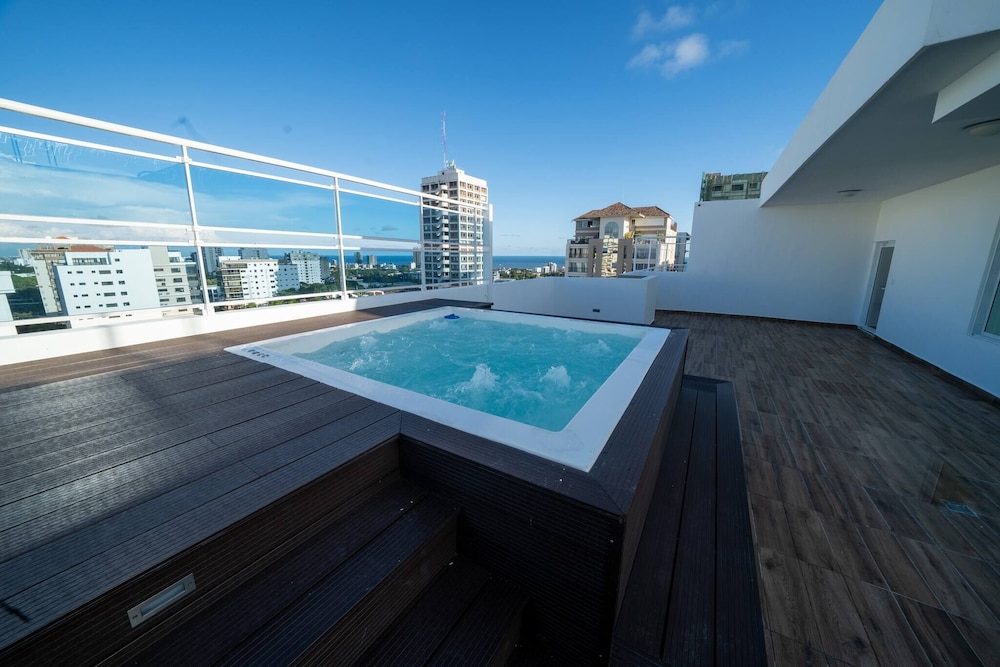 Enjoy Stylish 3br 3, 5b Stylish, Downtown Ocean View