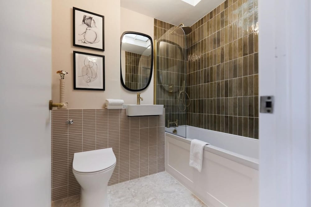 The Hyde Park Hideout - Beckoning 2bdr Flat