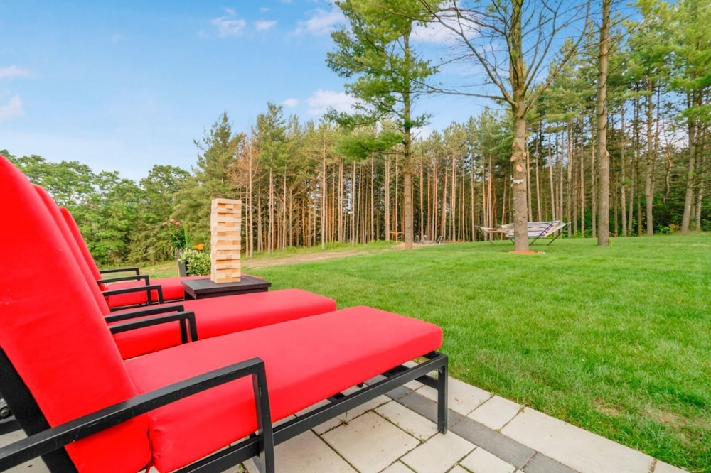 Georgina. New 4 Bedroom House Near Lake Simcoe