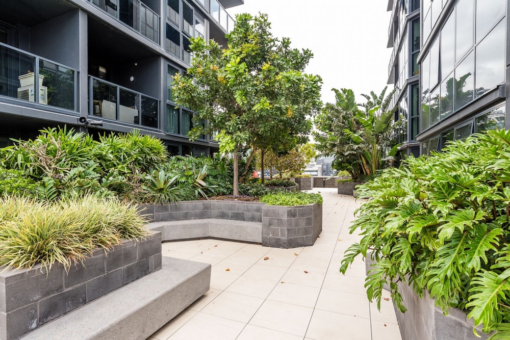 Impeccable 2-bed With Pool & Outdoor Dining