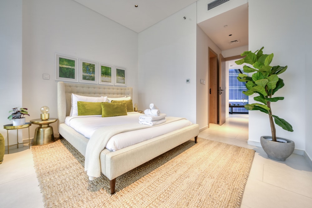 Maison Privee - Luxury Apt W/Burj Khalifa Vw & Dubai Canal Access