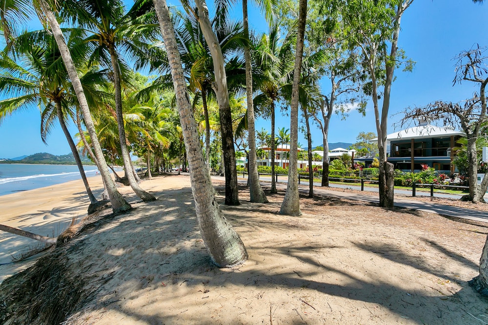 Reeflections Beachfront Holiday House