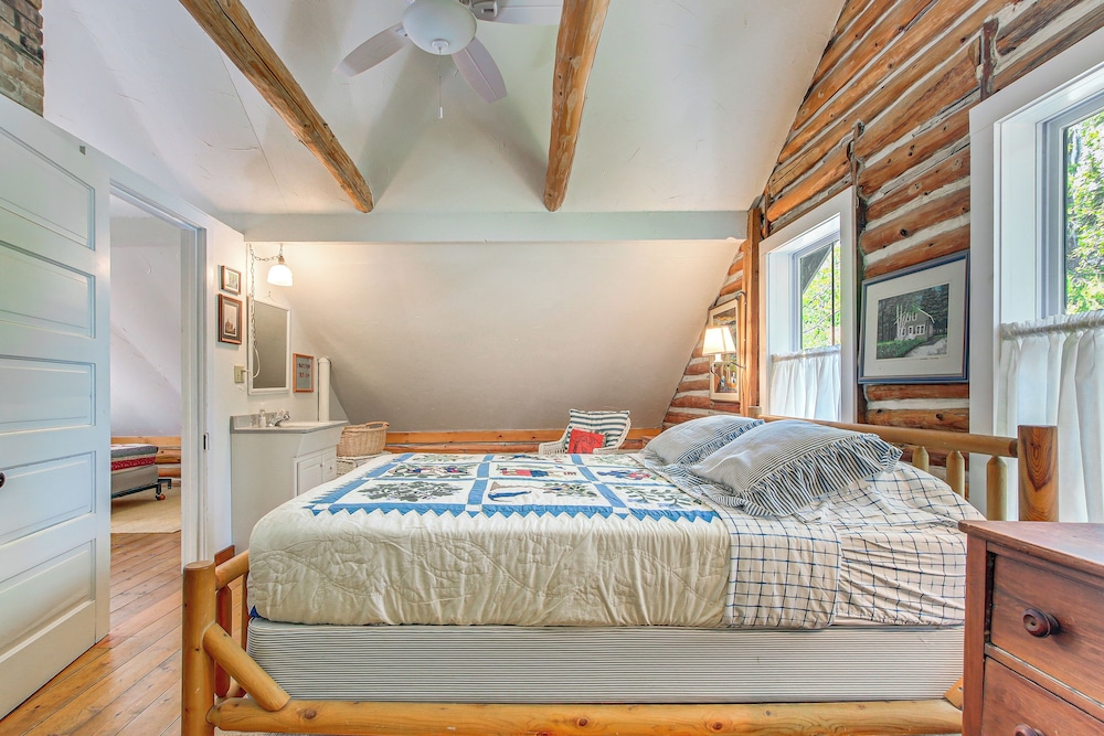 Baileys Harbor Cottage w/ Dock: Steps to Lake! view 2