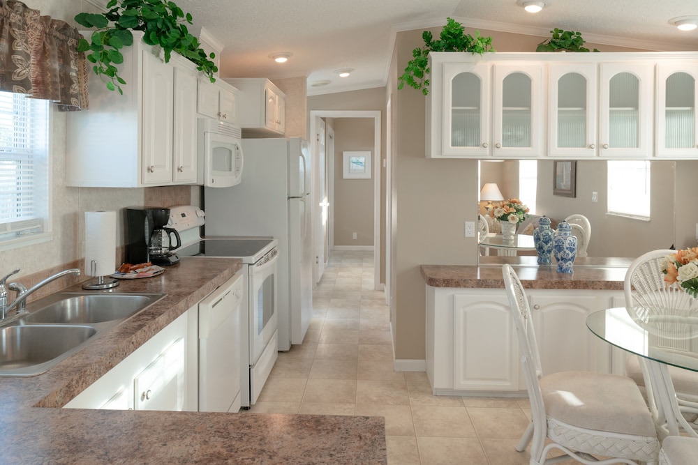 Sebring Vacations - Buttonwood Bay RV Resort - Property Image 25