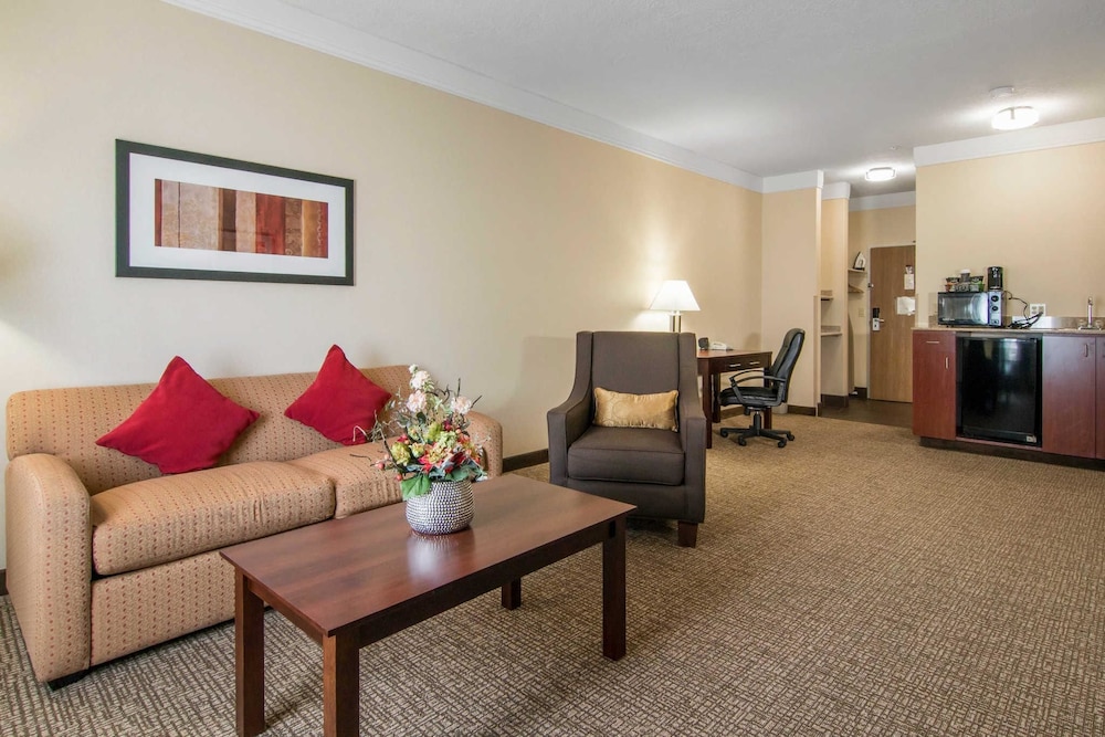 Albany Vacations - Comfort Suites Linn County - Property Image 60