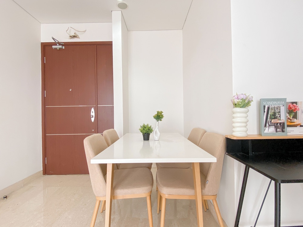 2Br Apartment Near Jakarta Kota Station At Lucky Tower Residence
