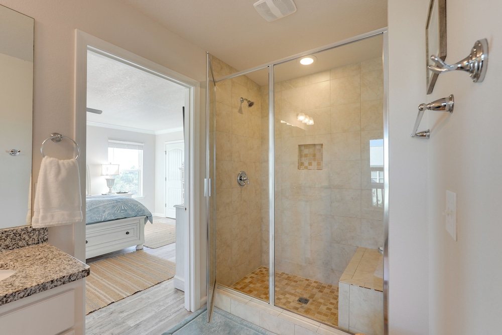 Steps to Shore: Windmark Beach Retreat w/ Balcony!