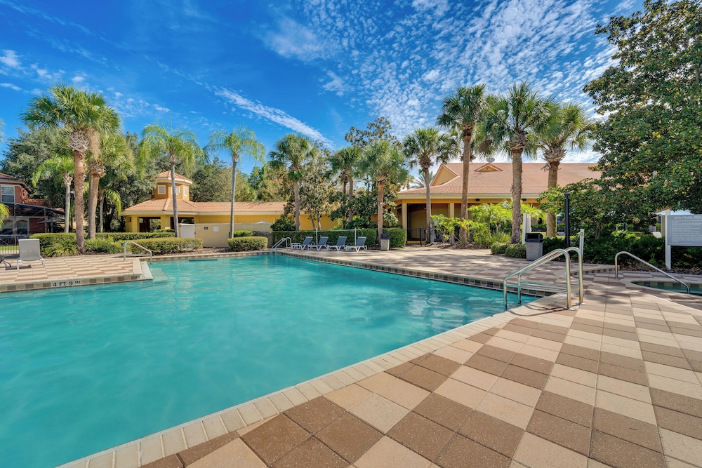 4 Mi to Disney World: Townhome w/ Hot Tub & Lanai!