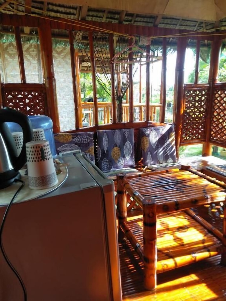 Titanic's Nipa Huts by Hiverooms