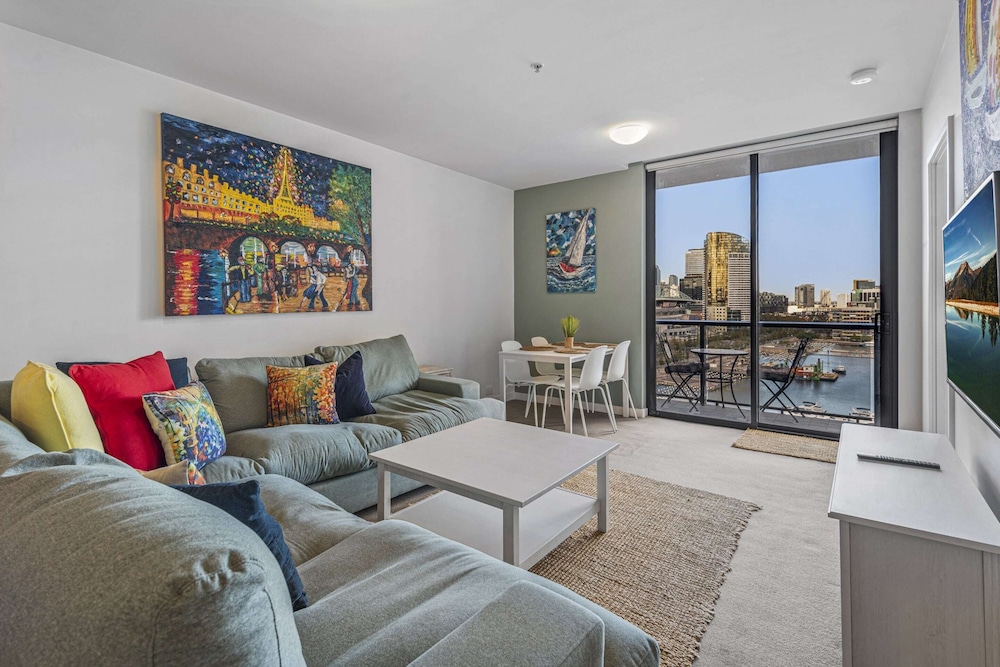 Docklands Waterfront Elegance With Cityscape Views