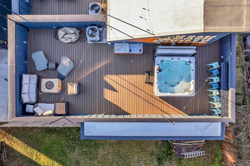Twin Homes Hot Tub Rooftop Game Zone at Nashville