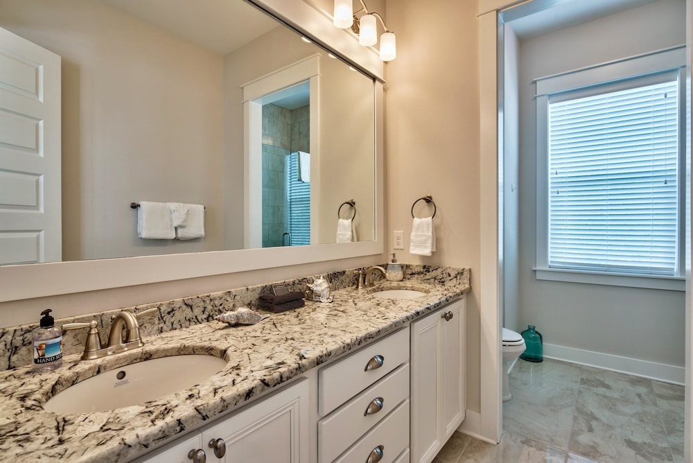JACK's Place 3 Bedroom Condo By Coastal Dreamin