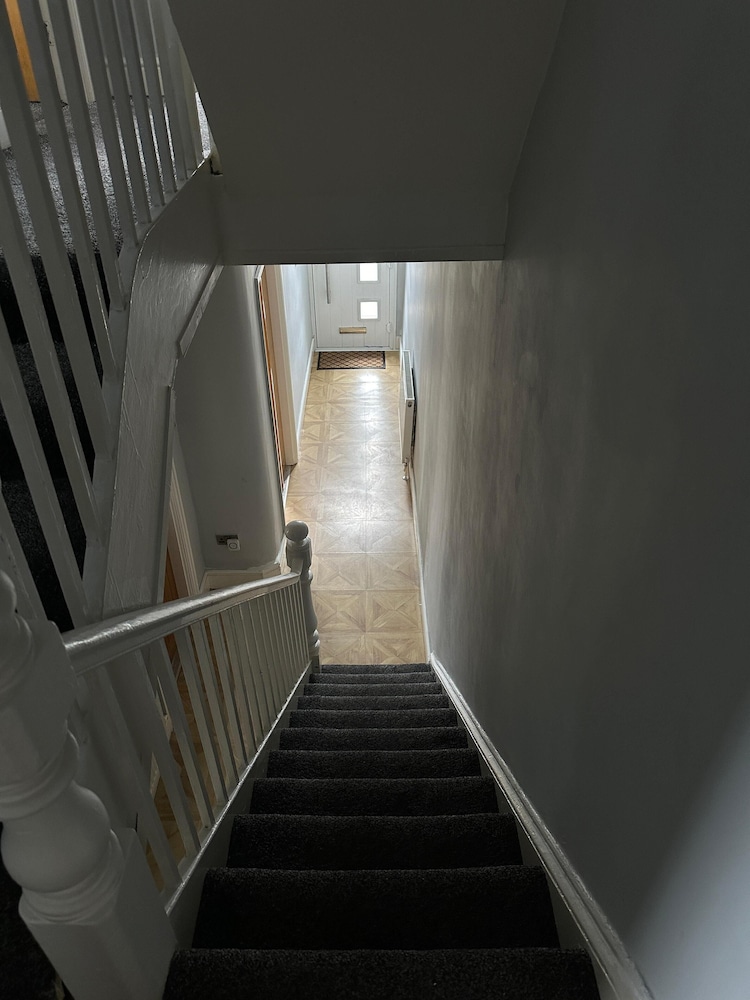 Cozy Manchester House - Stay With Host Onsite