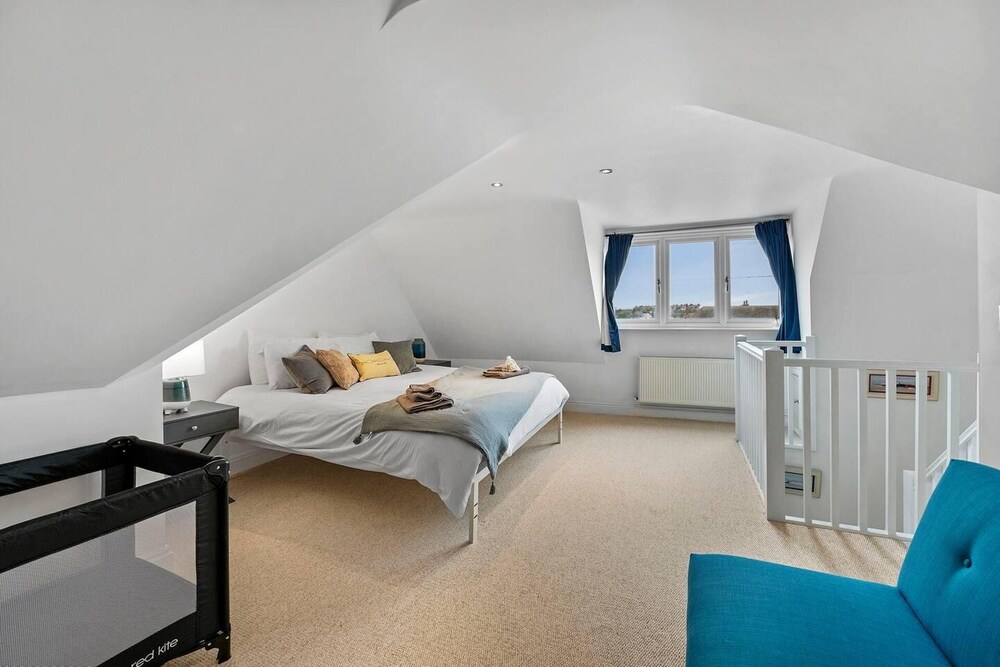 Perfect Location, dog Friendly Beautiful Home view 5