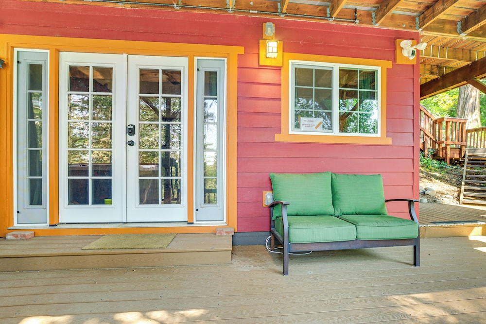 3 Mi to Lake Arrowhead Village: Dog-friendly Cabin
