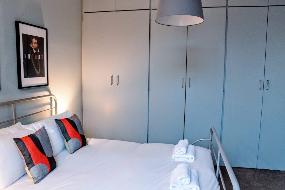Stylish Apartment in Edinburgh's New Town