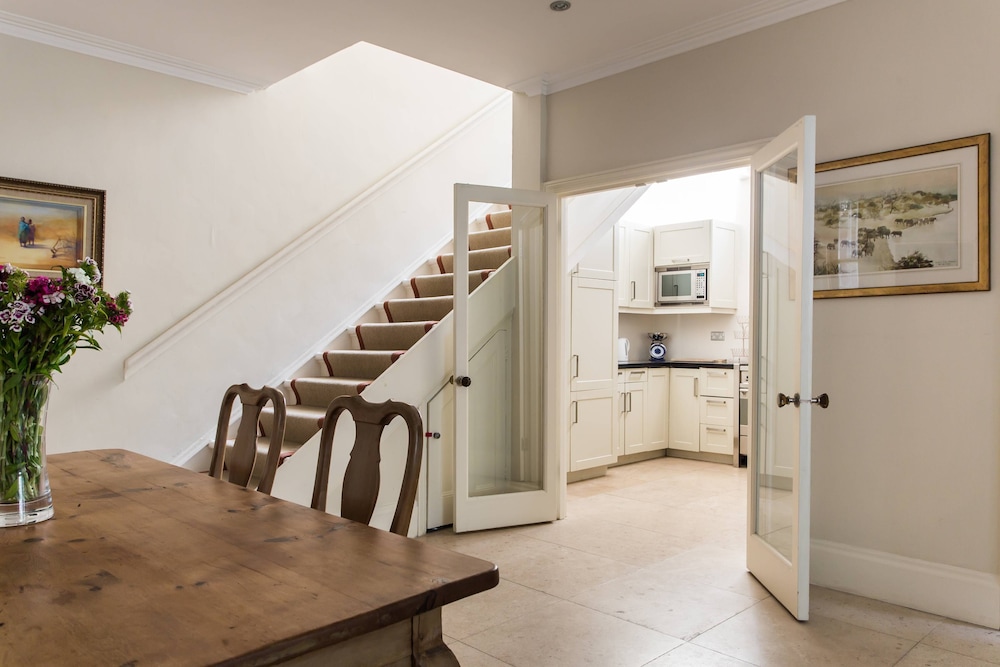 Sloane Gardens by Onefinestay
