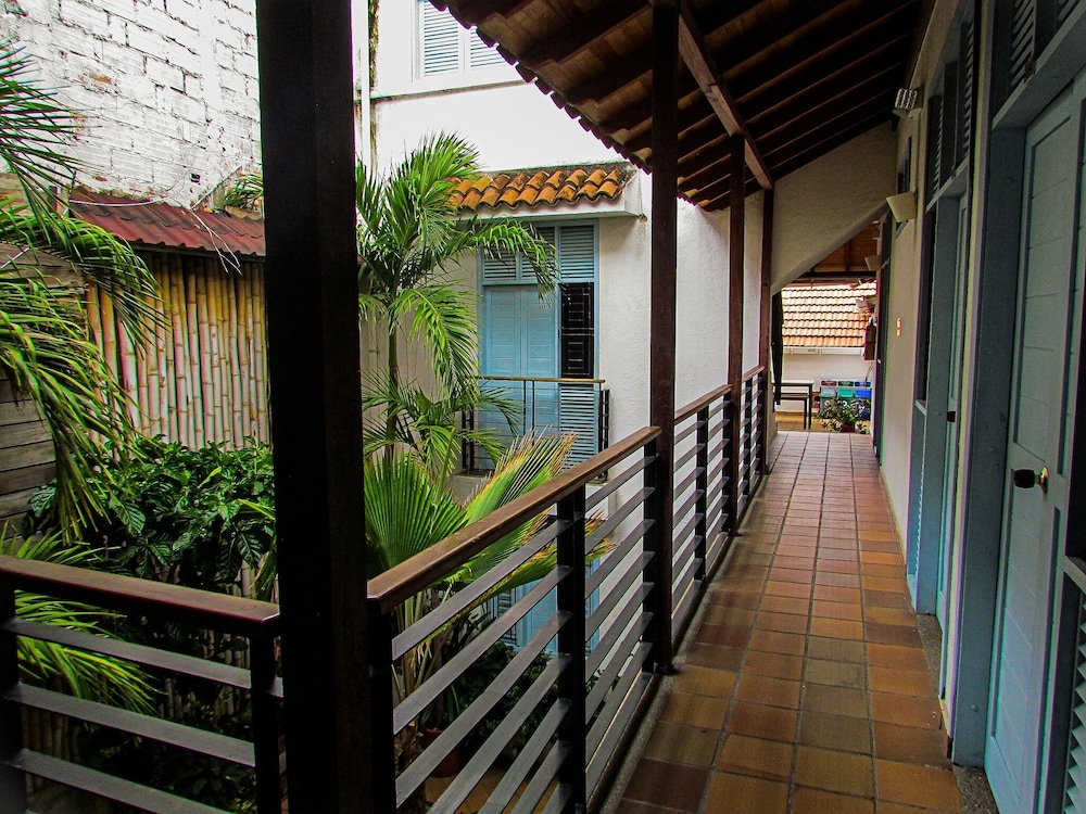 Aluna Hostel B&B