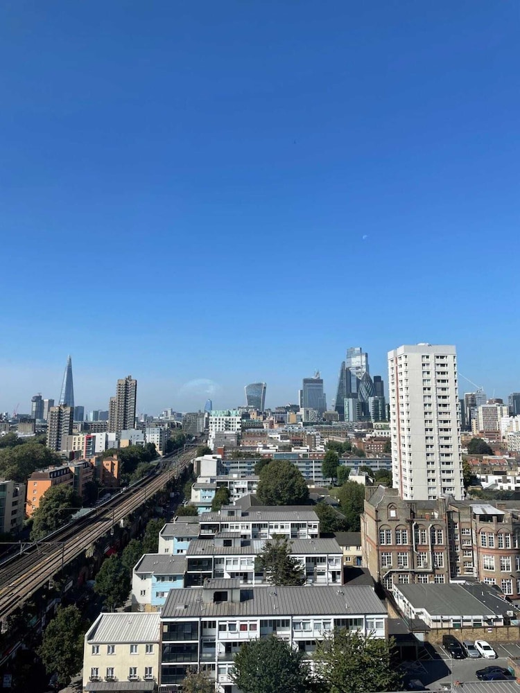 Sleek 2BD Flat W/views of The Shard - Shadwell!