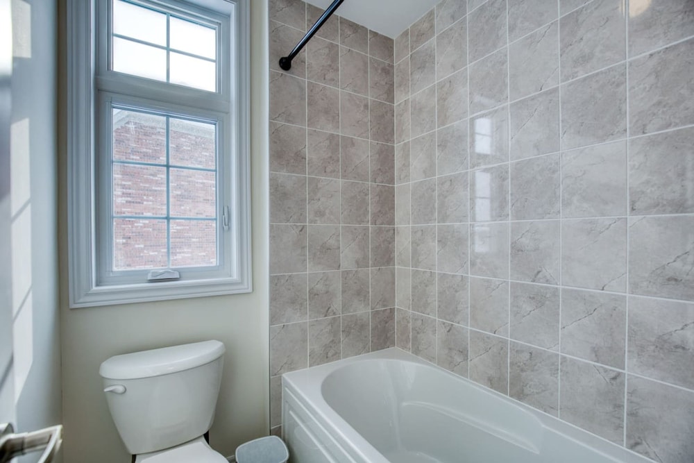 Spacious Brand New 4-bed Retreat in Quinte West