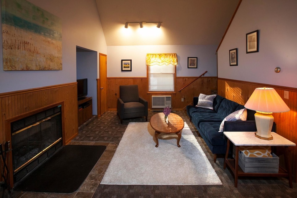 Goshorn Lake Cottages
