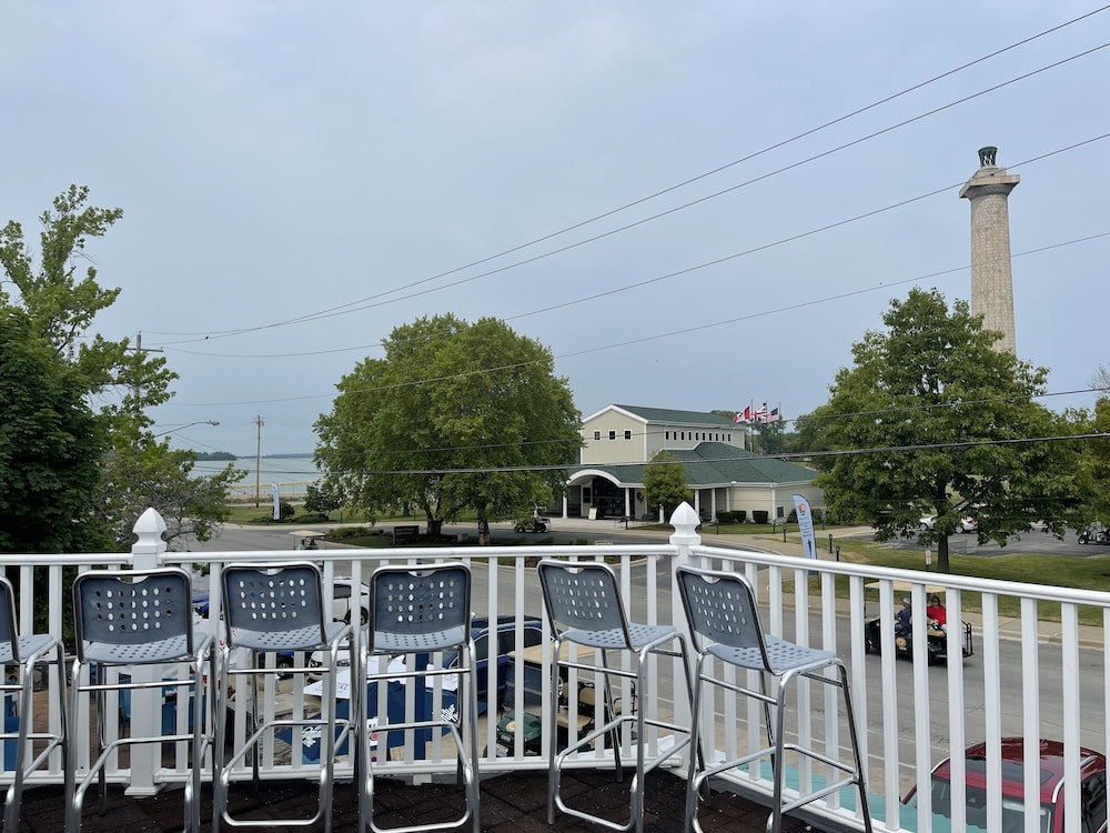 Harbour Square Suites