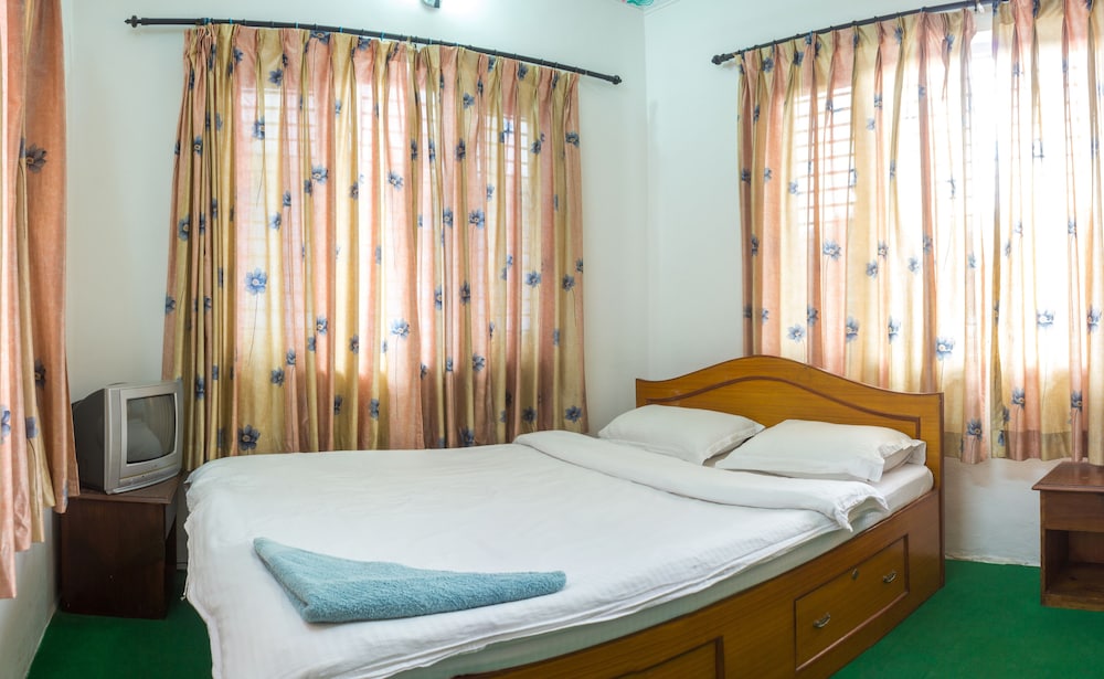 Giri Guest House