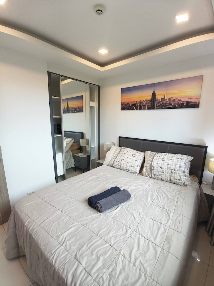 Luxurious Pattaya Apartment With Pool Access
