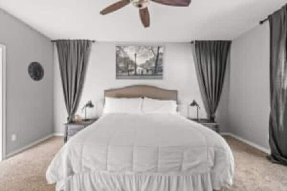 Large 3BD 2BR Lower Bishop Arts Near Downtown Dallas
