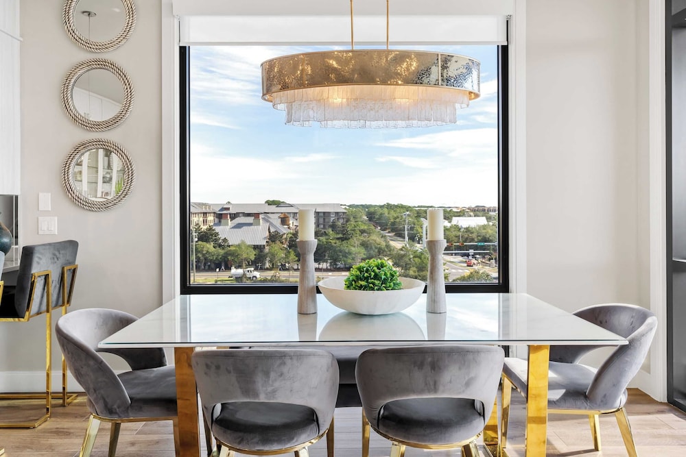 Crest One by Avantstay Rooftop Views, Pool Access, Golf Cart Included