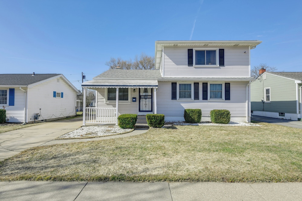 9 Mi to Dtwn Buffalo: Family Escape w/ Fenced Yard