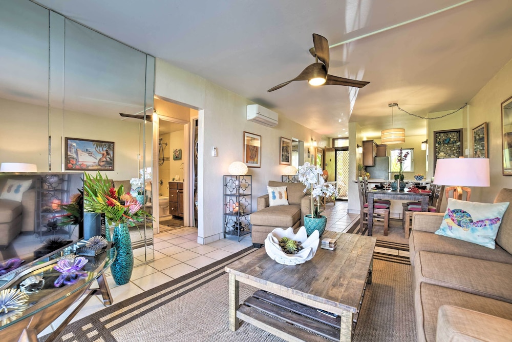 Ocean-view Kihei Condo w/ Lanai: Steps to Beach!