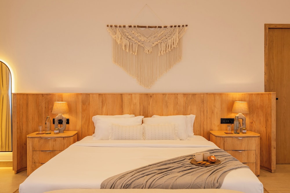 ELIVAAS Ekam | Luxe 4 BHK Villa With Pvt Pool & Patio