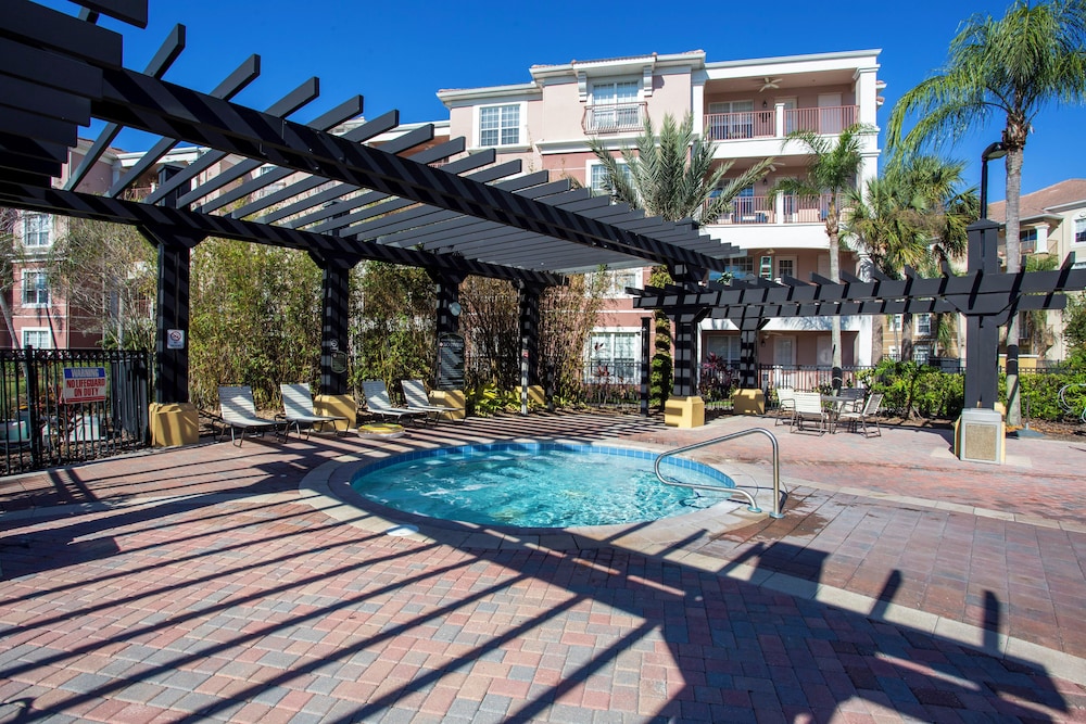 Magnificent 2 Bedroom Apartment Vista Cay Resort 107