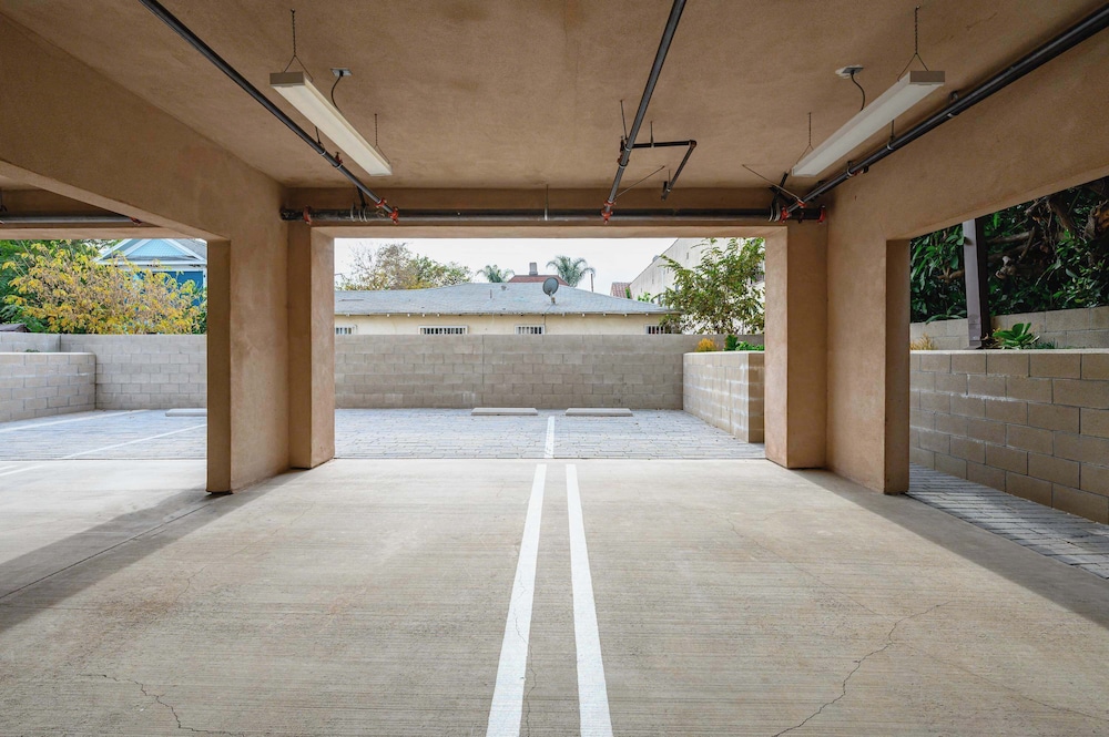 Not Affected by the Fire/modern 5BR Home With Parking, Near LA Attractions #4