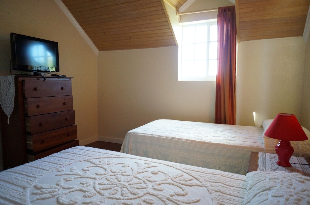 Island Seaside Suites - Property Image 1