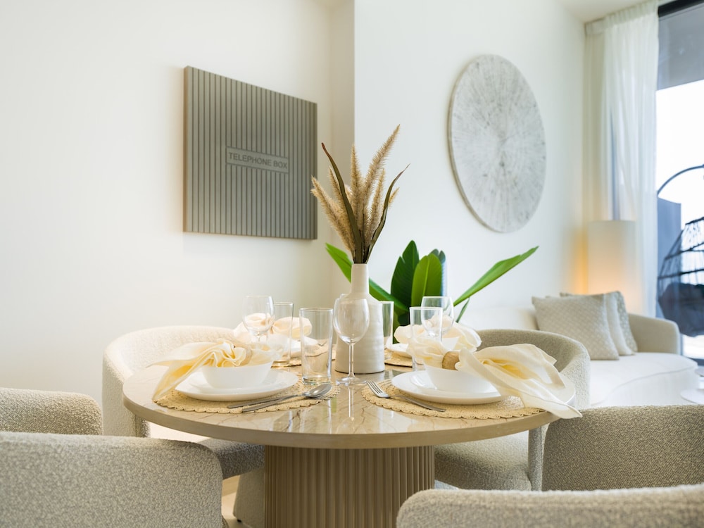 Easygo- Stylish 1bdr Binghatti Corner