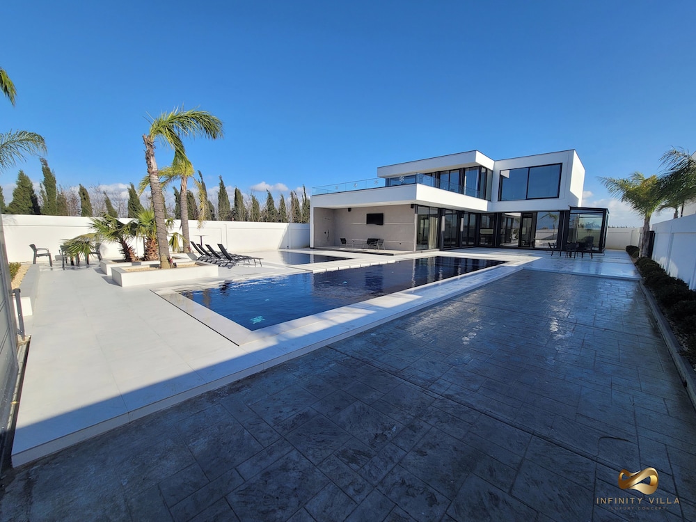 La Mirage Group Villas