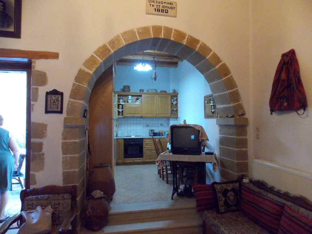 Traditional Luxury Villa in Fres