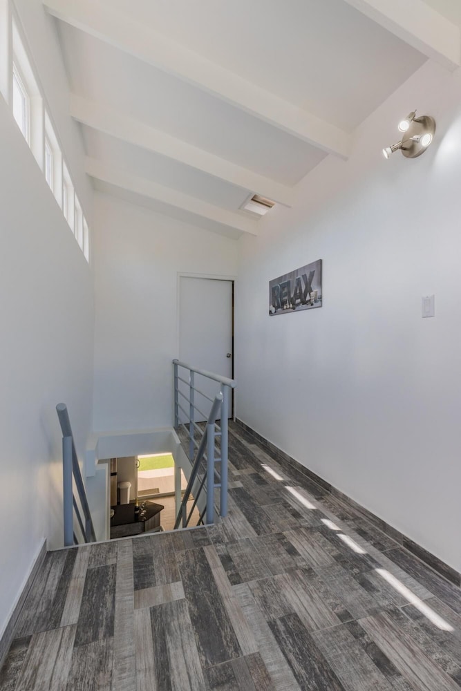 NEW Modern Stylish 6BR 6BA Villa Near Palmbeach